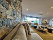 Casa com 5 Suites para Venda ou LocaÃ§Ã£o no CondomÃnio...