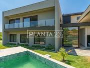 Casa com 615 m², 4 quartos sendo 4 suítes à venda no...