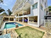 Casa Condomínio com 6 dormitórios, 1200 m² Golf Village...