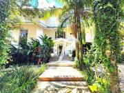 Casa com 6 dormitórios à venda, 1000 m² por R$...