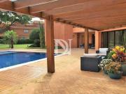 Casa com 6 dormitórios à venda, 1580 m² por R$...