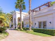 Casa com 6 dormitórios à venda, 1786 m² por R$...