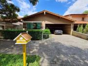 Casa com 6 dormitórios à venda, 270 m² por R$...