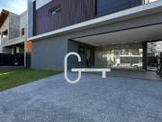 Casa com 6 dormitórios à venda, 288 m² por R$...