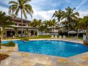 Casa com 6 dormitórios à venda, 657 m² por R$...