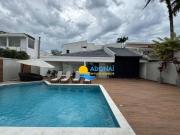 Casa com 6 dormitórios à venda, 300 m² por R$...