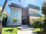 Casa com 6 dormitórios à venda, 300 m² por R$...