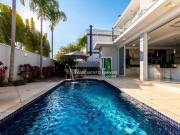 Casa com 6 dormitórios à venda, 334 m² por R$...