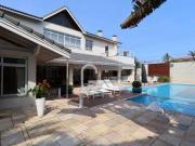 Casa com 6 dormitórios à venda, 336 m² por R$...