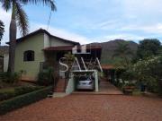 Casa com 6 dormitórios à venda, 371 m² por R$...