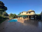 Casa com 6 dormitórios à venda, 402 m² por R$...