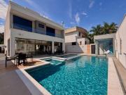 Casa com 6 dormitórios à venda, 430 m² por R$...