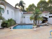 Casa com 6 dormitórios à venda, 431 m² por R$...
