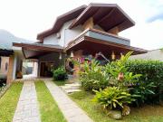 Casa com 6 dormitórios à venda, 450 m² por R$...