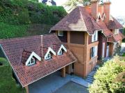 Casa com 6 dormitórios à venda, 455 m² por R$...