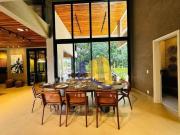 Casa com 6 dormitórios à venda, 460 m² por R$...