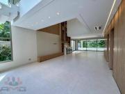 Casa com 6 dormitórios à venda, 475 m² por R$...