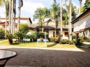 Casa com 6 dormitórios à venda, 507 m² por R$...