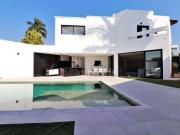 Casa com 6 dormitórios à venda, 520 m² por R$...