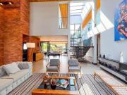 Casa com 6 dormitórios à venda, 552 m² por R$...