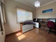 Casa com 6 dormitórios à venda, 556 m² por R$...