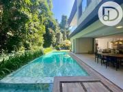 Casa com 6 dormitórios à venda, 567 m² por R$...