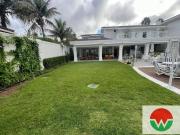 Casa com 6 dormitórios à venda, 680 m² por R$...