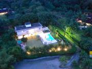 Casa com 6 dormitórios à venda, 838 m² por R$...