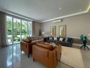 Casa com 6 dormitórios à venda, 841 m² por R$...