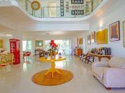 Casa com 6 dormitórios à venda, 885 m² por R$...