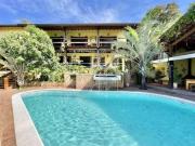 Casa com 6 dormitórios à venda, 900 m² por R$...