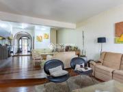 Casa com 6 quartos, 2 suítes e 5 vagas. Perfeita pra uma...