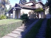 Casa com 6 Quartos e 4 banheiros à Venda, 254 m² por R$...