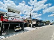 Casa com 6 Quartos e 8 banheiros à Venda, 450 m² por R$...
