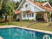 Casa com 6 quartos e quiosque