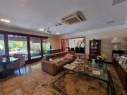 Casa com 6 Quartos, Piscina e 6 Vagas de Garagem no...