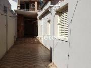 Casa com 7 dormitórios à venda, 337 m² por R$...