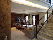 Casa com 7 Quartos e 1 banheiro à Venda, 550 m² por R$...
