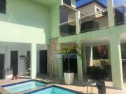 Casa com 7 Quartos e 6 banheiros à Venda, 450 m² por R$...