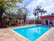 Casa com 8 dormitórios à venda, 700 m² por R$...