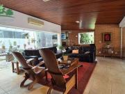 Casa com 8 dormitórios à venda, 771 m² por R$...