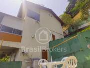 Casa com 8 Quartos e 8 banheiros à Venda, 300 m² por R$...