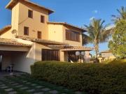 Casa com amplo lote com localização espetacular