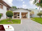 Casa com amplo quintal e 5 dormitórios à venda, 350 m²...