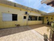 Casa com churrasqueira e 3 quartos em Itanhaém