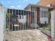 CASA COM CHURRASQUEIRA E GARAGEM PARA 2 CARROS