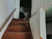 Casa com dois andares para recuperar nas Carreiras
