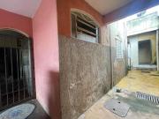 Casa com dois pavimentos e barraco no fundo, encontra se...