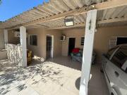 Casa com espaço para piscina em Peruíbe