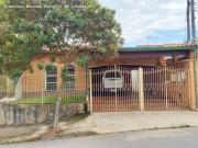 Casa com excelente espaço e em ótima localização, na...